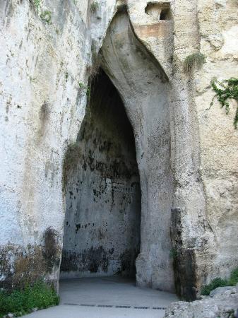 Foto di Teatro greco: Orecchio di Dionisio